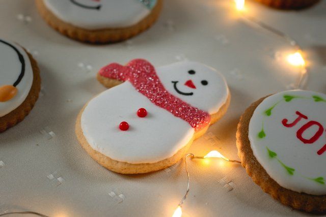 Самые крутые идеи, как небанально украсить рождественское печенье - фото 535085
