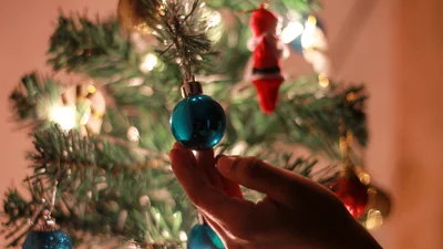 Кортні Кардашьян показала стильні різдвяні фото з сім’єю