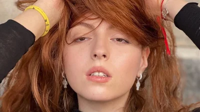 16-річна Маша Полякова показала пристрасний поцілунок з хлопцем