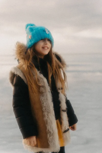 Анатолій Анатоліч зачарував сімейним фотосетом на тлі замерзлого Київського моря - фото 535697