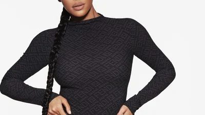 Кім Кардашьян схвилювала мережу гарячими фото зі своїм декольте