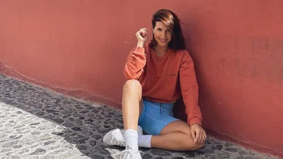 Аніта Луценко в синіх плавках зробила колесо, і це вогняне відео