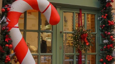 Во Львове выбрали три самые красивые рождественские витрины, и они действительно сказочные