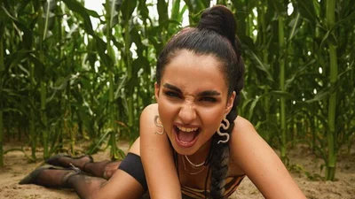 Анна Трінчер вперше з'явилася на світській тусовці з "новими" грудьми