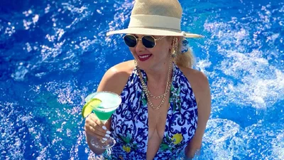 Екатерина Бужинская засыпала Instagram редкими фото в бикини, и ее фигурка – мечта