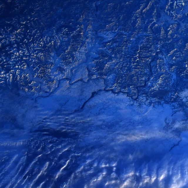 Астронавт показал, как выглядит заснеженный мир из космоса - фото 536820
