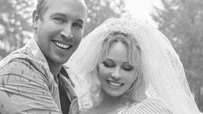 Памела Андерсон подала на развод