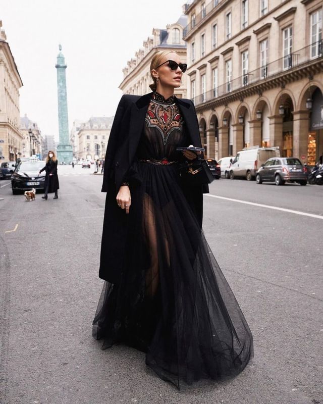 Самые роскошные уличные образы на Неделе высокой моды в Париже - фото 537427