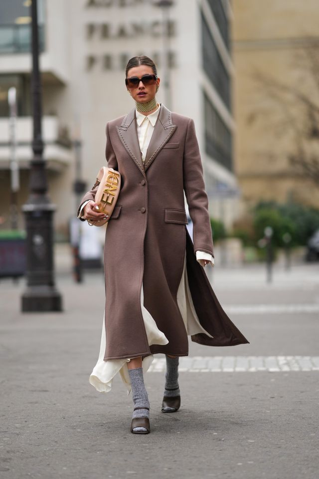 Найрозкішніші вуличні образи на Тижні високої моди в Парижі - фото 537430