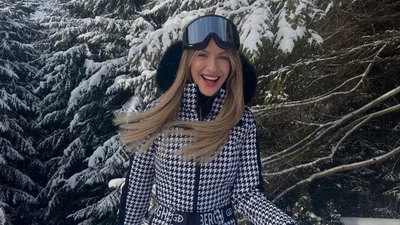 Леся Нікітюк в капцях біля смітників влаштувала фотосесію