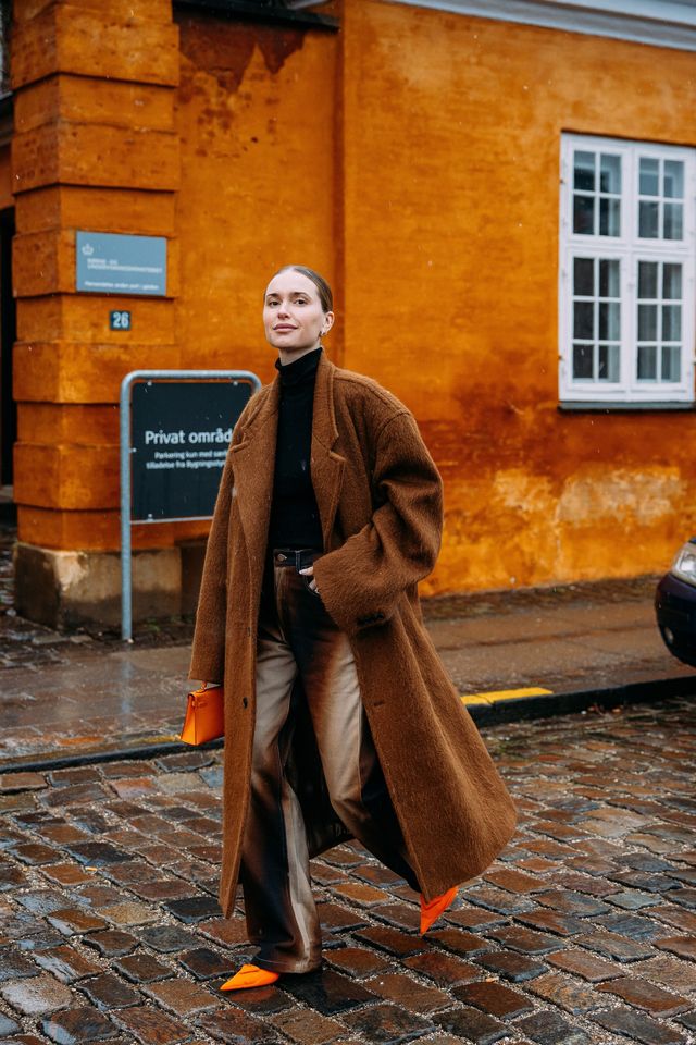 Ярко, смело, стильно: уличный стиль на Неделе моды в Копенгагене - фото 537937
