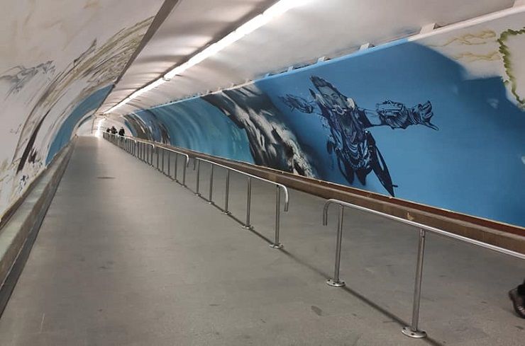 Дождались: длинный переход в метро между 'Майданом' и 'Крещатиком' разрисовали - 538301 Дождались: длинный переход в метро между 'Майданом' и 'Крещатиком' разрисовали - фото 538301