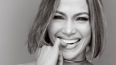 Яка цяця: Дженніфер Лопес знялася з каре та ледь прикритими грудьми