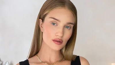 Роузі Гантінгтон-Вайтлі народила доньку й показала перше її фото