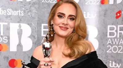 Гордимся: Адель получила премию BRIT Awards в стильном платье украинского бренда