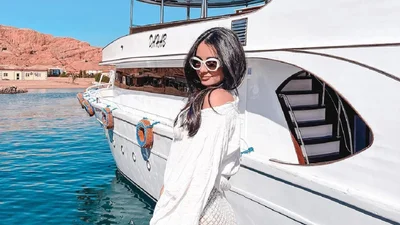 Аня Трінчер хизується соковитою дупкою і "новим" бюстом на свіженьких кадрах з відпочинку