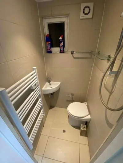 У Лондоні продають повноцінну, але дуже крихітну квартиру розміром з ванну - фото 538885