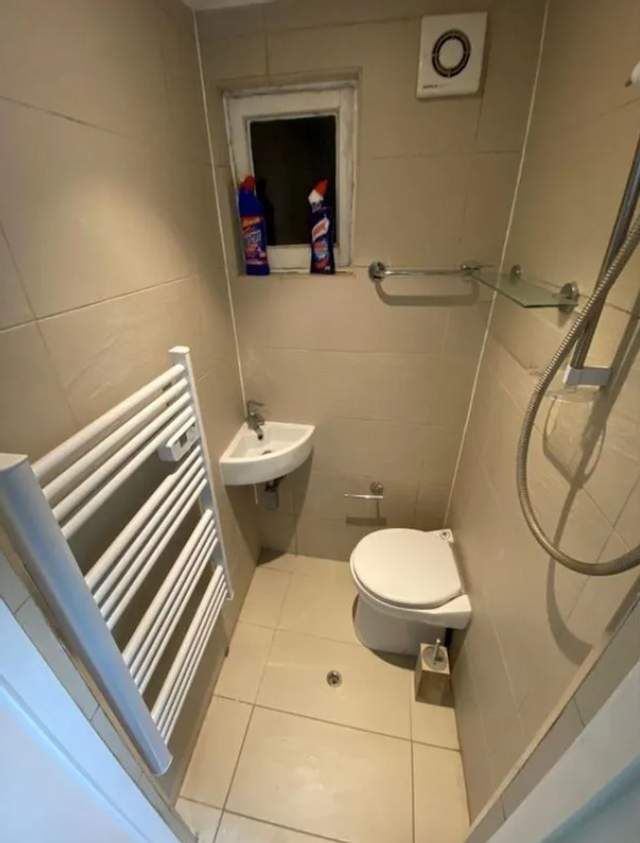 В Лондоне продают полноценную, но очень крошечную квартиру размером с ванную - фото 538885