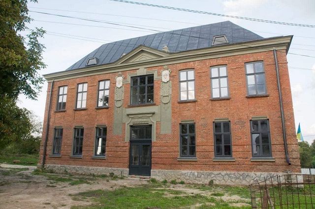 Жительница Львова купила заброшенный дворец и полностью его отреставрировала - фото 539077