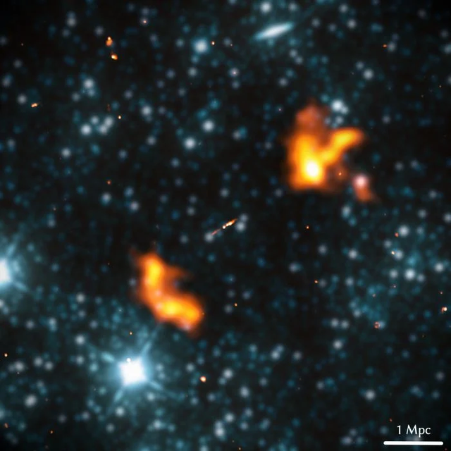 Астрономы нашли самую большую галактику во Вселенной, и вот ее фото - фото 539124