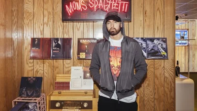 Юзеры хохочут с приколов об Эминеме и его "нарисованных" бровей