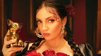 У новому кліпі "Prosecco" Оля Цибульська постібалася над інфоциганами і марафонами бажань