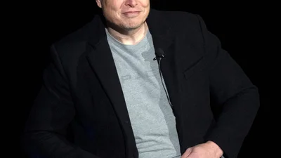 Ілона Маска помітили з рудою бестією після розриву з Граймс