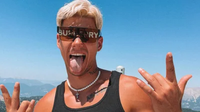 Олександр Волошин розповів, навіщо заплатив людям, щоб вони набили тату з Анею Трінчер