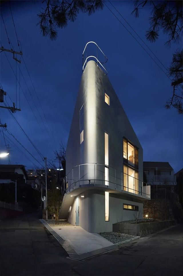 Невероятная архитектура: в Японии построили здание в форме корабля - фото 539815