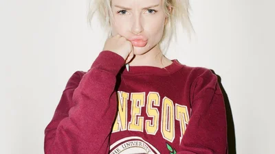 Молодша сестра Кейт Мосс схвилювала гарячими фото в бікіні