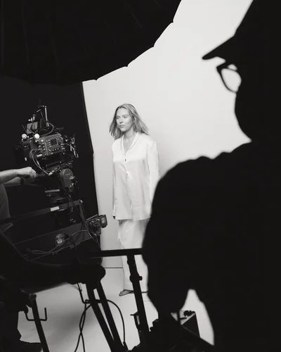 Скарлетт Йоханссон не постеснялась сфоткаться без макияжа - фото 539996