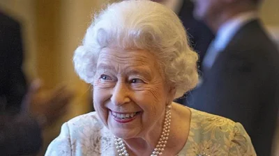 95-летняя Елизавета II поборола "корону"