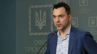 Новый краш девушек — советник Офиса президента Украины