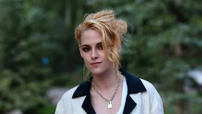 Кристен Стюарт публично вступилась за Украину и показал Путину злобный фак