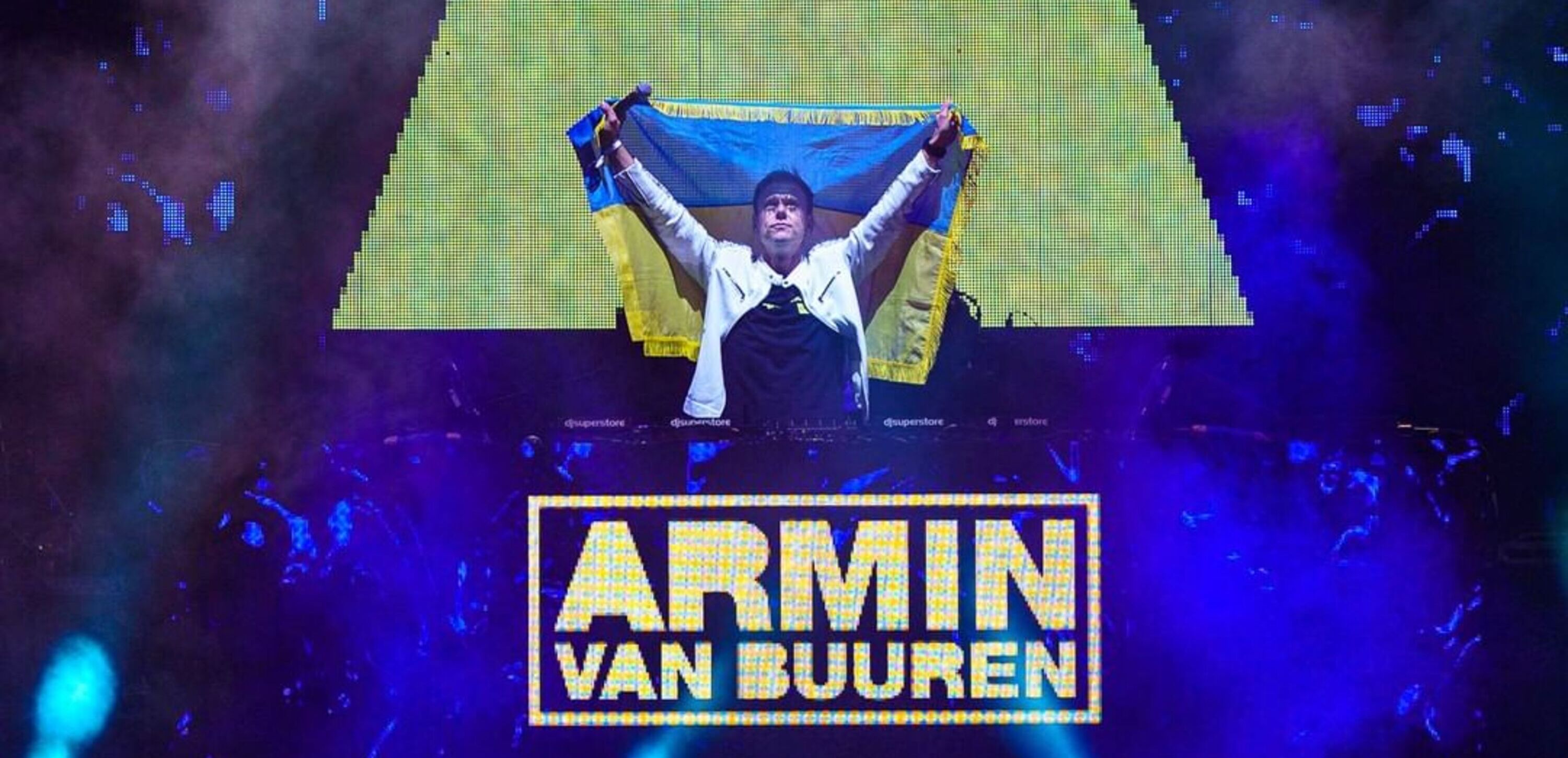 Armin van Buuren исполнил свой главный хит с флагом Украины и разорвал  сцену – Люкс ФМ