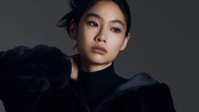 Звезда "Игры в кальмара" поддержала Украину на обложке журнала Elle