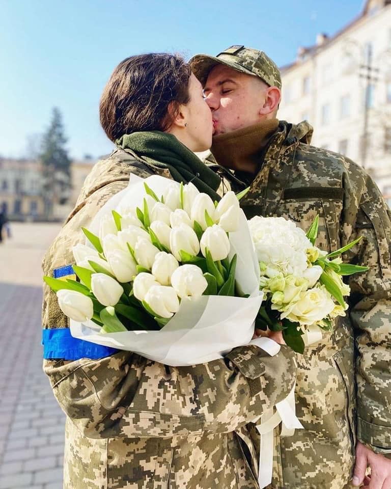 Любовь победит: более 10 тысяч влюбленных поженились с начала войны - фото 541117