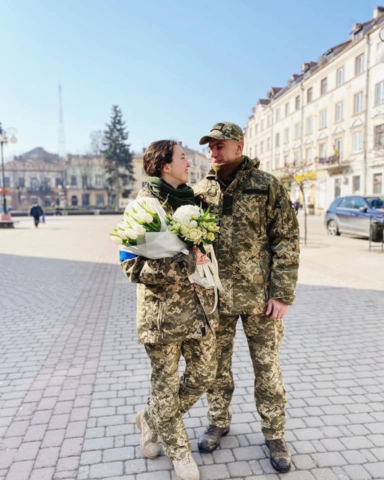 Любовь победит: более 10 тысяч влюбленных поженились с начала войны - фото 541118