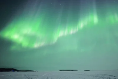 Над Фінляндією сфоткали яскраво-зелене північне сяйво - фото 541136