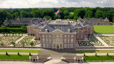 Король Нидерландов пригласил украинцев пожить в своей резиденции – старинном замке