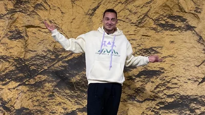 Продюсер "Орел і Решка" розказав, як під обстрілами освідчився коханій