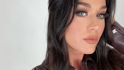 Добірка відео з концертів Кеті Перрі, в яких вона закликає підтримати Україну