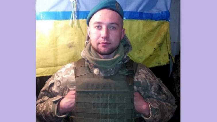 Автор слів про 'рускій воєнний корабль' повернувся додому, і ось хто це - фото 542087