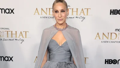 Oscar de la Renta продає сукню Сари Джессіки Паркер, а виручені кошти віддасть Україні