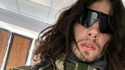 Новый краш: украинский манекенщик забил на показы Prada и теперь служит на передовой