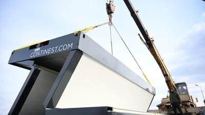 В Украину привезли модульные дома для переселенцев, и вот как они выглядят