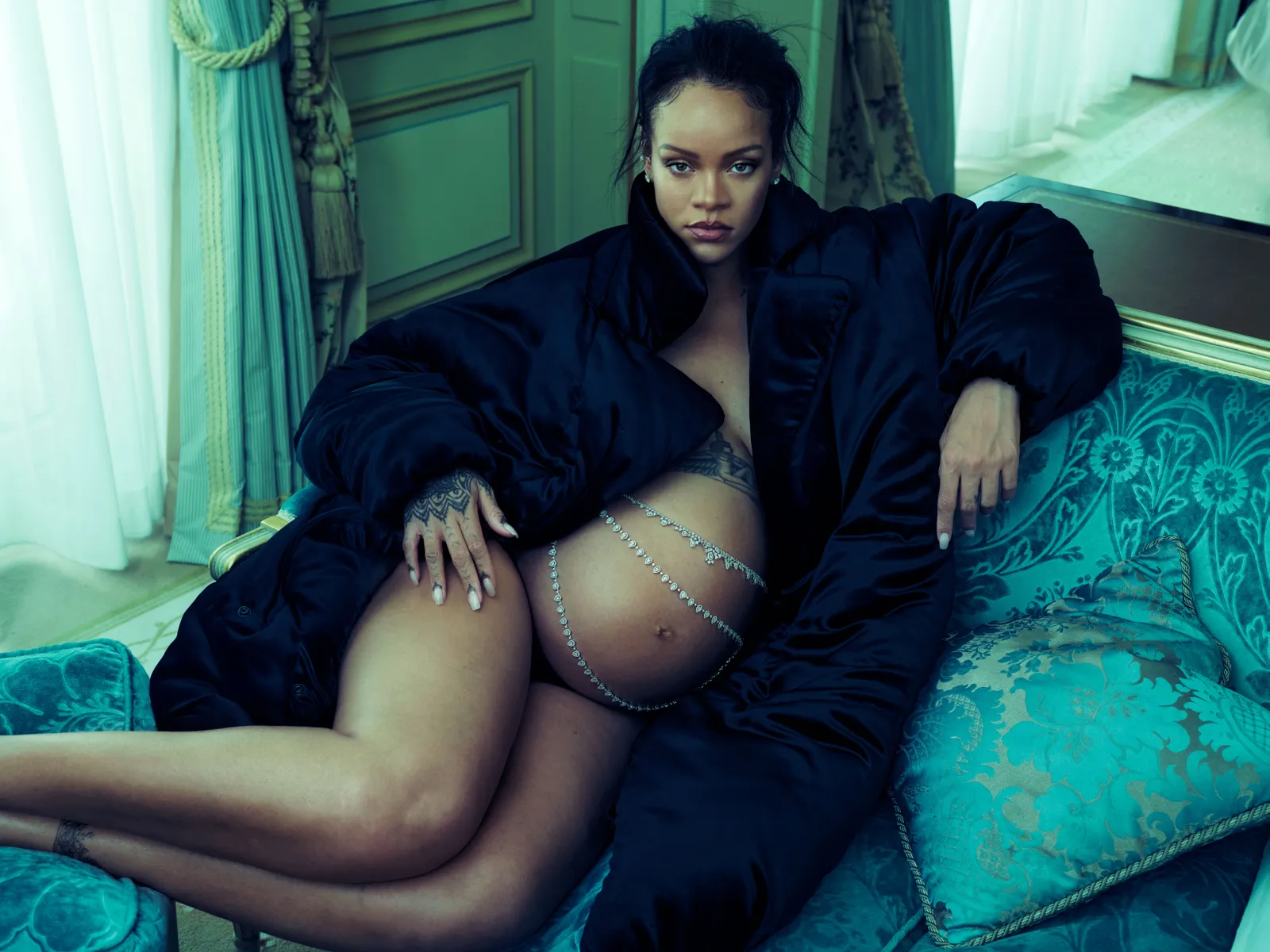 Вагітна Ріанна знялася в пікантній фотосесії для Vogue - 543007 Вагітна Ріанна знялася в пікантній фотосесії для Vogue - фото 543007