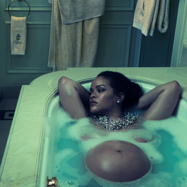 Беременная Рианна снялась в пикантной фотосессии для Vogue - фото 543010