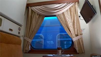 Стильно: вот как выглядит VIP-вагон Укрзалізниці, в котором в Киев ехал Борис Джонсон - фото 543095