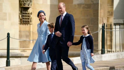 Кейт Миддлтон и принц Уильям с детьми посетили Пасхальную воскресную службу